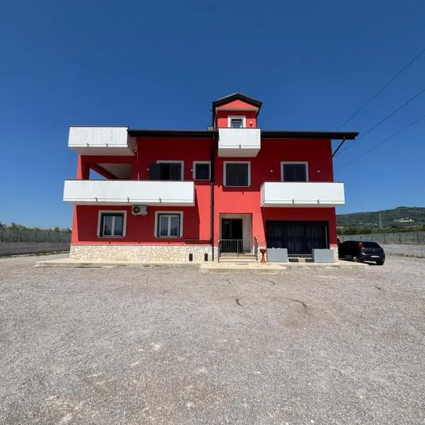 Red House，位于蒙特科尔维诺-罗韦拉的酒店