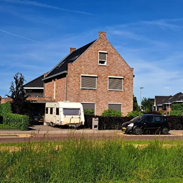 Villa Fieldsight Doornspijk - a shared villa no breakfast，位于Doornspijk的酒店