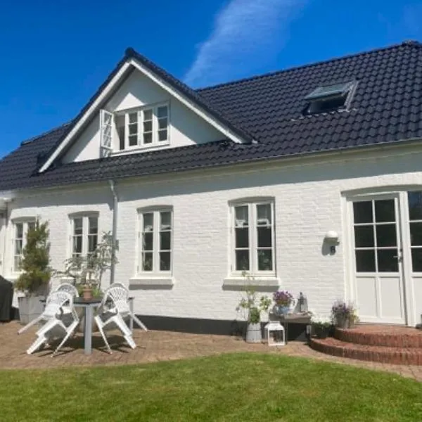 Private country side apartment，位于霍尔斯特布罗的酒店