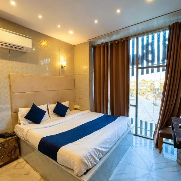 Hotel Velvet Dreams Inn & Banquet，位于克勒尔的酒店