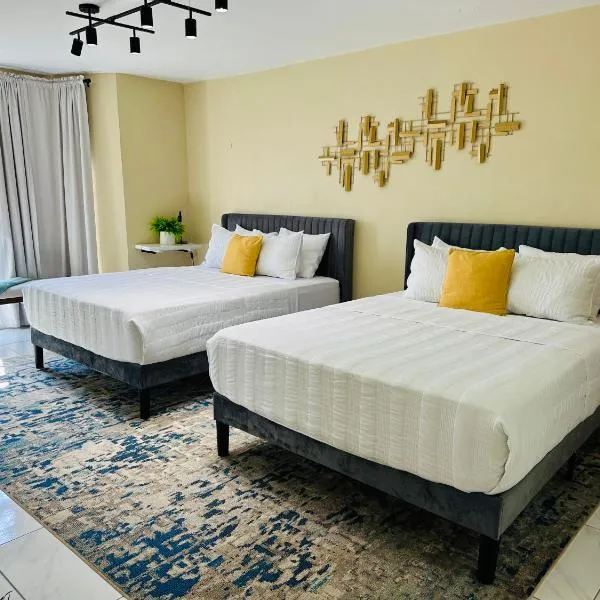 Falcon Shoreline-Gated-Security-Airport Pickup Available，位于蒙特哥贝的酒店