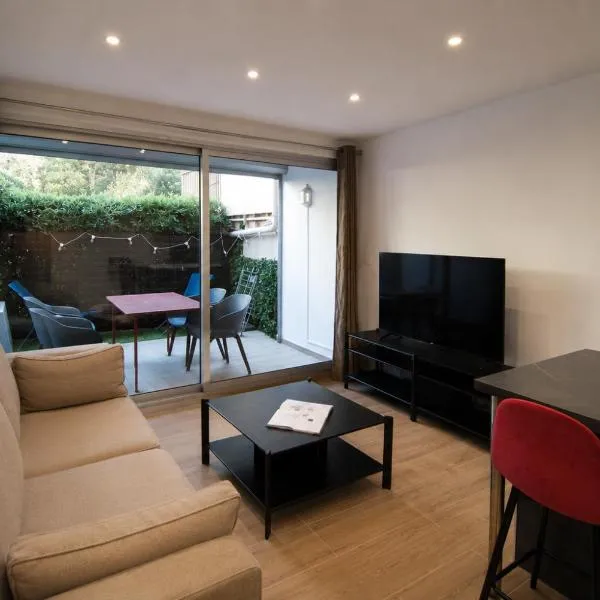 T2 terrasse jardin proche plage Port Santa Lucia，位于圣拉斐尔的酒店
