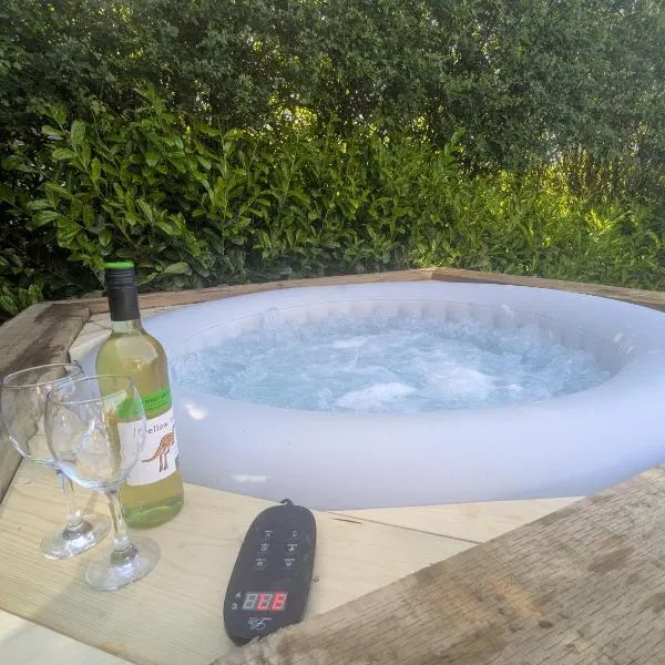 Relaxing Large King Room l 55inch TV l Hot Tub，位于埃杰顿的酒店