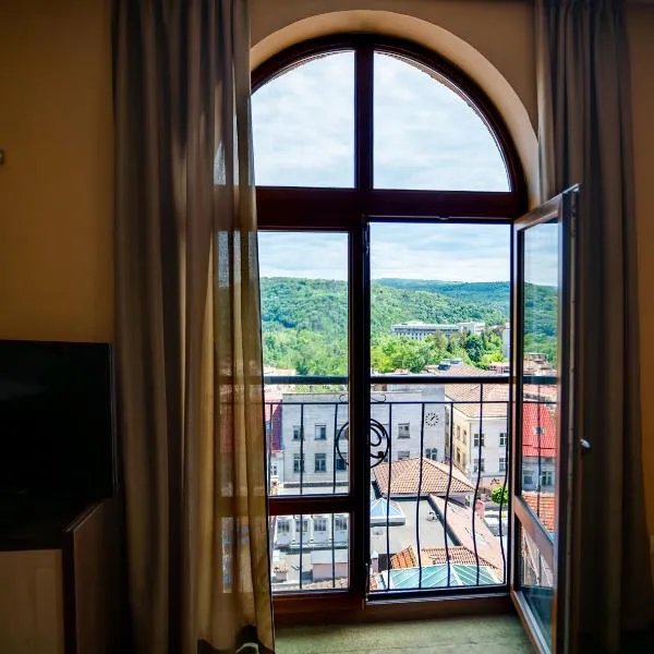 Hotel Premier - Veliko Tarnovo City Center, Panorama View，位于大特尔诺沃的酒店