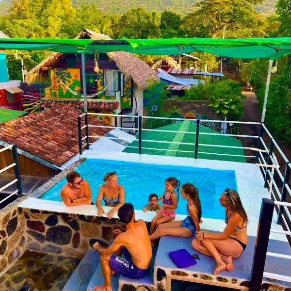 Lazy Crab Hostel，位于Balgue的酒店