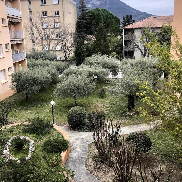 Appartement moderne climatisé，位于尼翁的酒店
