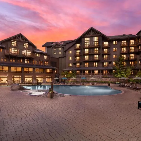 The Lodge at Spruce Peak, a Destination by Hyatt Residence，位于斯托的酒店