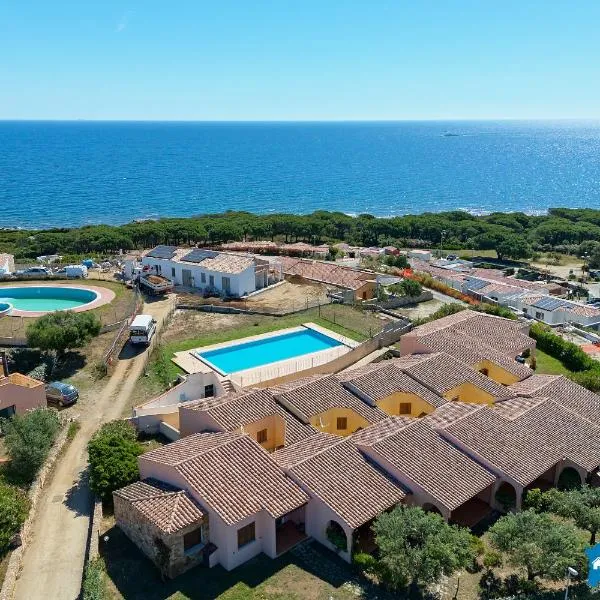 residence baia sant anna con piscina，位于塔瑙内拉的酒店