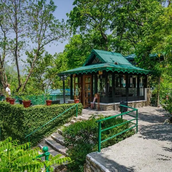 Neemrana's Glasshouse on the Ganges，位于瑞诗凯诗的酒店