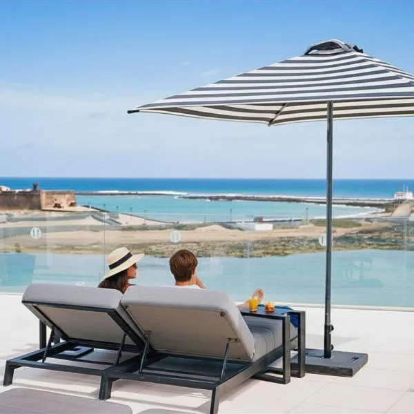 Blue Marina Suites - Boutique Apartments，位于阿雷西费的酒店