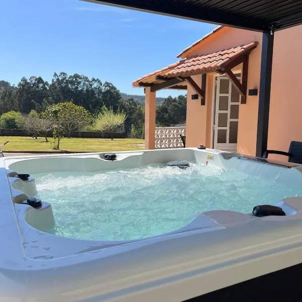 Casa con piscina y jacuzzi Total Eclipse A Coruña，位于Abegondo的酒店