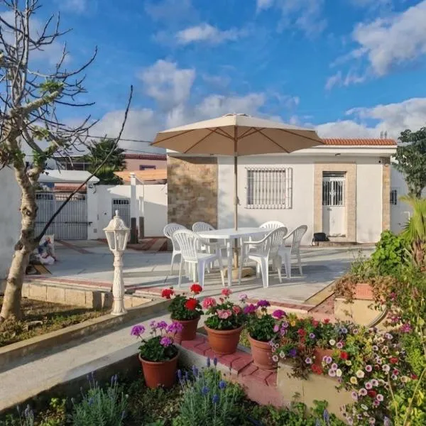 Villa Charme & Jardin à Fnideq, Proche Plage & Ceuta，位于弗尼迪克的酒店