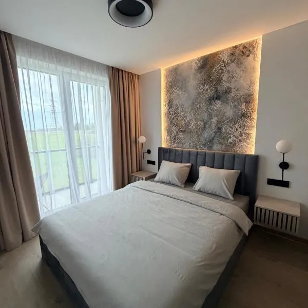 New Apartment with Private Parking , 10 Min Drive to Beach & Self Check-in，位于克莱佩达的酒店