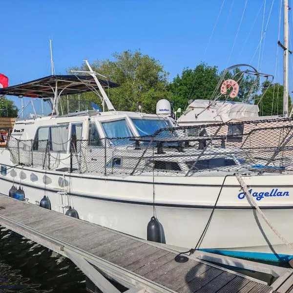 bateau nuit insolite，位于卡朗唐的酒店