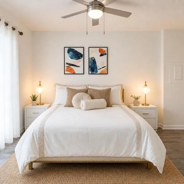 Modern Luxury Condo - Near UF, Shands & Celebration Pointe，位于盖恩斯维尔的酒店