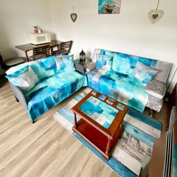 2 bedrooms in a house with free parking，位于达尔基斯的酒店