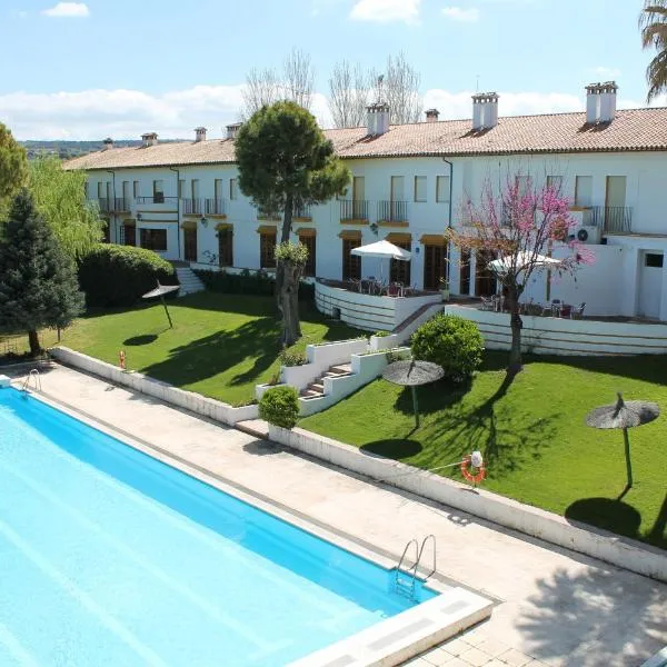 Hotel Tugasa El Almendral，位于Serrato的酒店