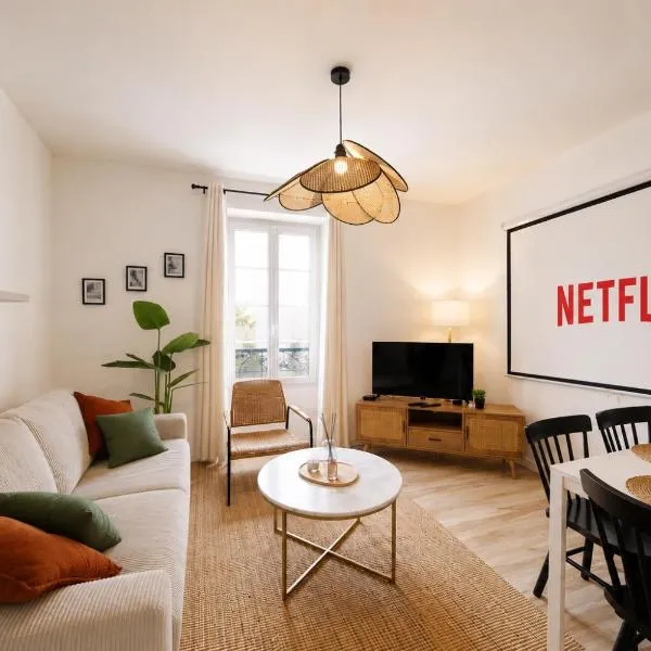 Appart 6pers Cinéma - Proche centre ville- stationnement gratuit，位于波城的酒店