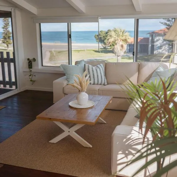 Princes Beach Cottage, sea views, BBQ & fireplace，位于Ledge Point的酒店