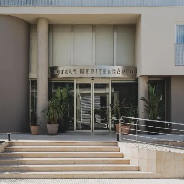 Hotel Mediterráneo，位于罗萨斯的酒店