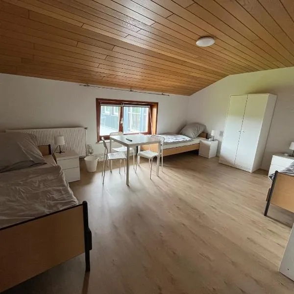 Helles 3 Bett Zimmer，位于Jerrishoe的酒店