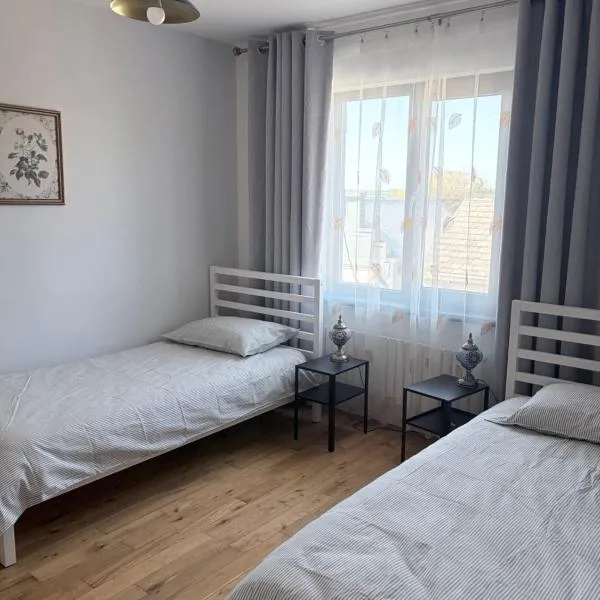 Twin room with private bathroom，位于Glin的酒店