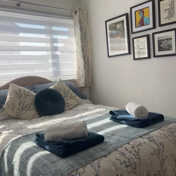 Olive Mae - Cosy Room with private en-suite bathroom，位于布莱克伍德的酒店