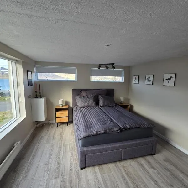 Cozy Apartment with Fjord View Þingeyri,位于Þingeyri的酒店