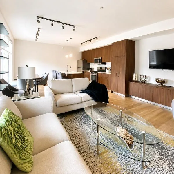 Brand New 3-Bedroom Condo in the Heart of Sidney，位于悉尼的酒店