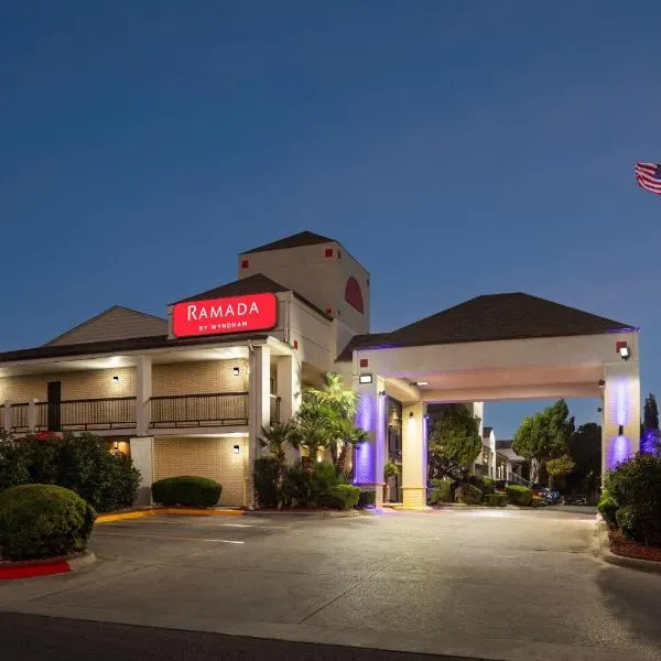 Ramada by Wyndham San Antonio Near SeaWorld - Lackland AFB，位于圣安东尼奥的酒店