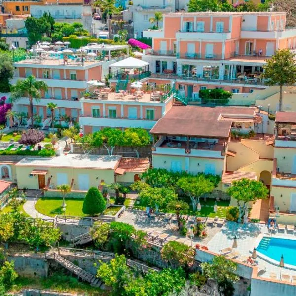 Resort Terme La Pergola，位于卡萨米乔拉泰尔梅的酒店