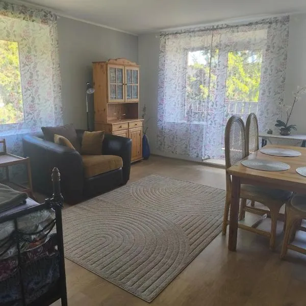 Vormsi Ohvitseride maja korter nr 6，位于Hullo的酒店