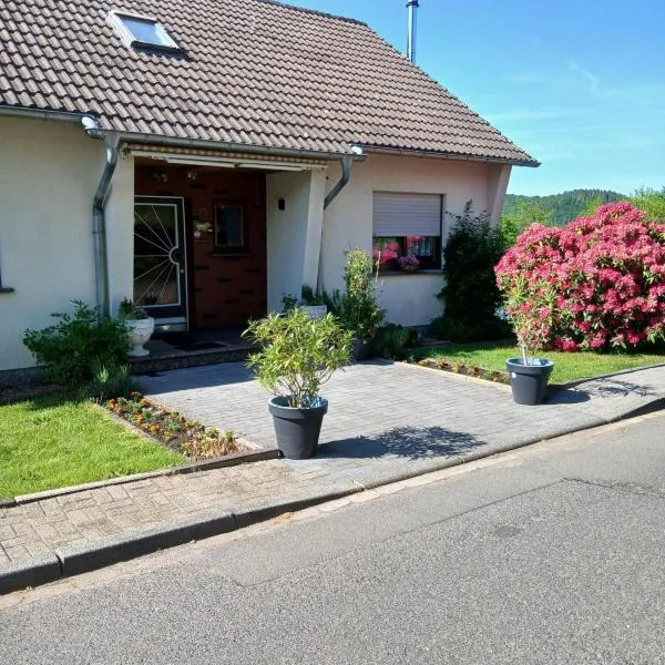 Sunrise B&B Hellenthal，位于黑伦塔尔的酒店