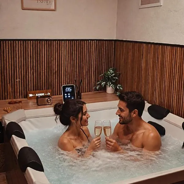 La Casita de Albino -jacuzzi-chimenea-museo，位于Castillo de Bayuela的酒店
