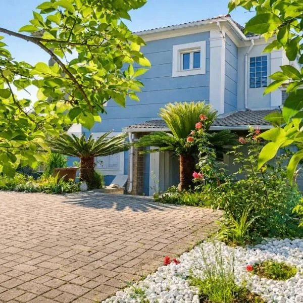 Villa Nirvana - Sea View Maisonette in Roda, Offering Tranquility and Comfort on the Enchanting Northern Coast of Corfu，位于Litherés的酒店
