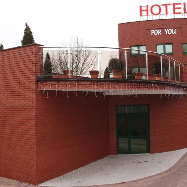 Hotel For You，位于帕比亚尼采的酒店