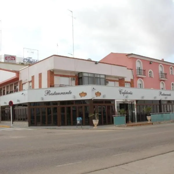 富荣酒店，位于Villalba de los Barros的酒店