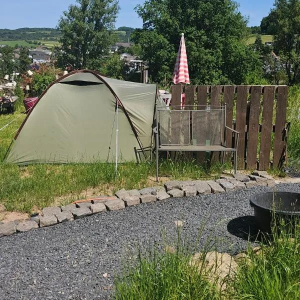 Camping im Igluzelt im Privatgarten mit warmer Lutzmatratze und Komfort Schlüchtern Main-Kinzig，位于施吕希滕的酒店