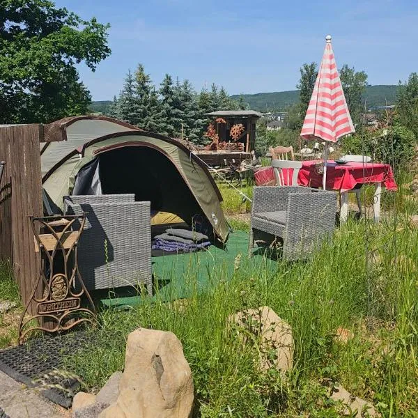 Unser Igluzelt "Iglubert"" Camping im Privatgarten mit Lutzmatratze und Komfort Schlüchtern Main-Kinzig，位于施吕希滕的酒店