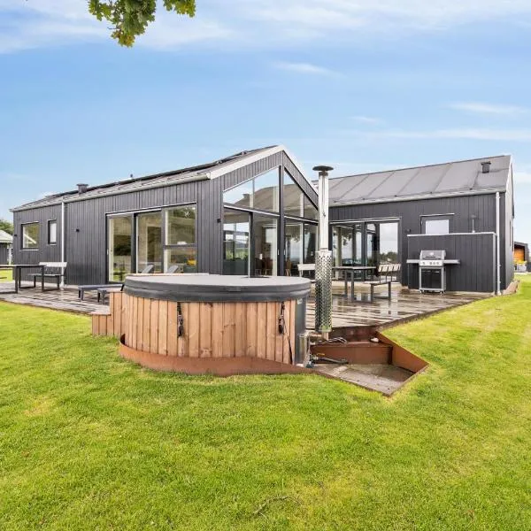 Lovely New-Built Cottage Near Sea，位于奥本罗的酒店