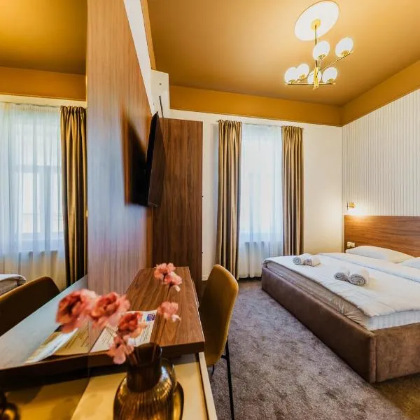 BOUL ROSU RESIDENCE free private parking，位于阿拉德的酒店