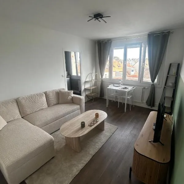 Charmant T2 cosy au cœur de Caen Parking gratuit et arrivée autonome，位于凯恩的酒店