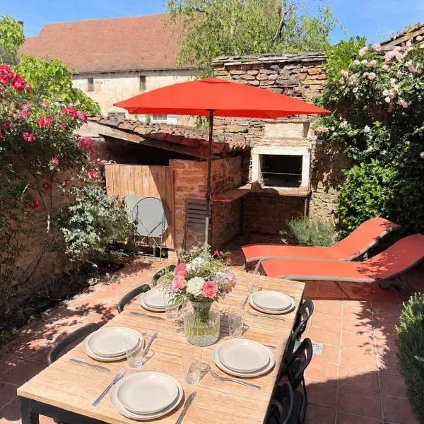 La Maison Rosie, Charme bourguignon, vue château, terrasse,位于Étrigny的酒店