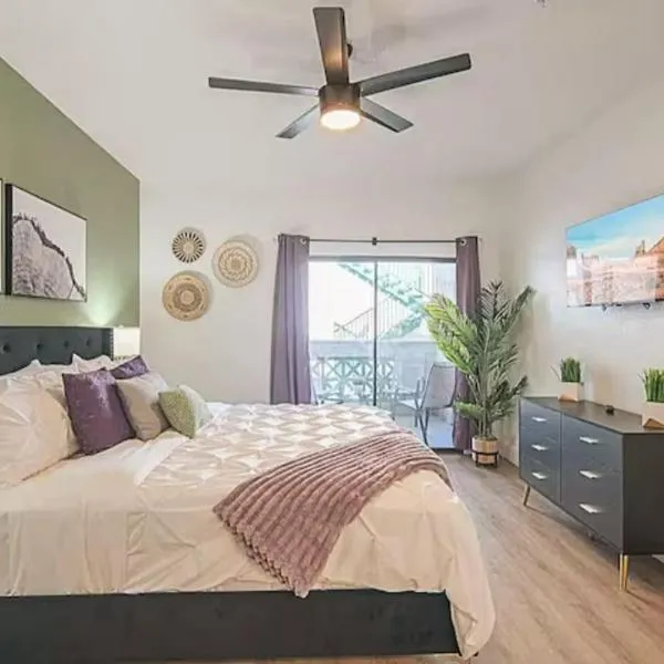 Sonoran Sunset Lounge Remodeled King Bed Suite，位于斯科茨的酒店