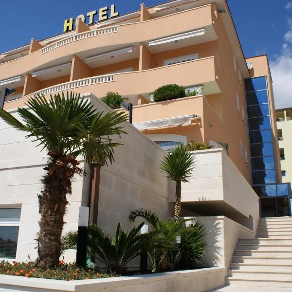 罗西娜酒店，位于Veliko Brdo的酒店