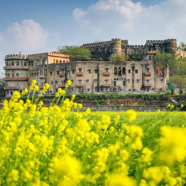 Neemrana's - Hill Fort - Kesroli，位于阿尔瓦尔的酒店