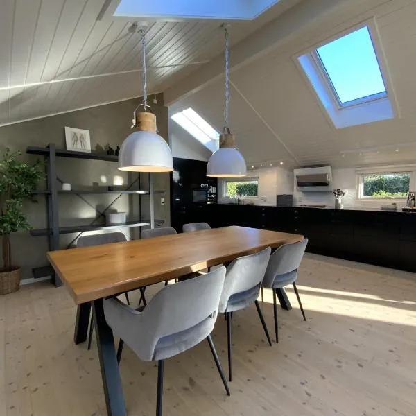 Natur, fjord og hygge nær Roskilde，位于Kirke-Hyllinge的酒店