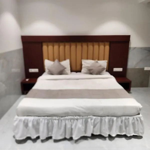 Hotel Metro Palace L&B,位于潘韦尔的酒店