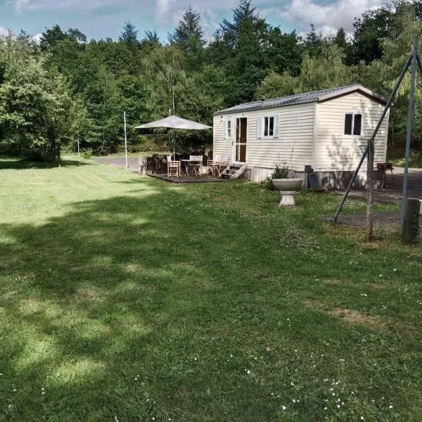 La Sapinière 24- mobile home - nature - 3 people，位于Augignac的酒店