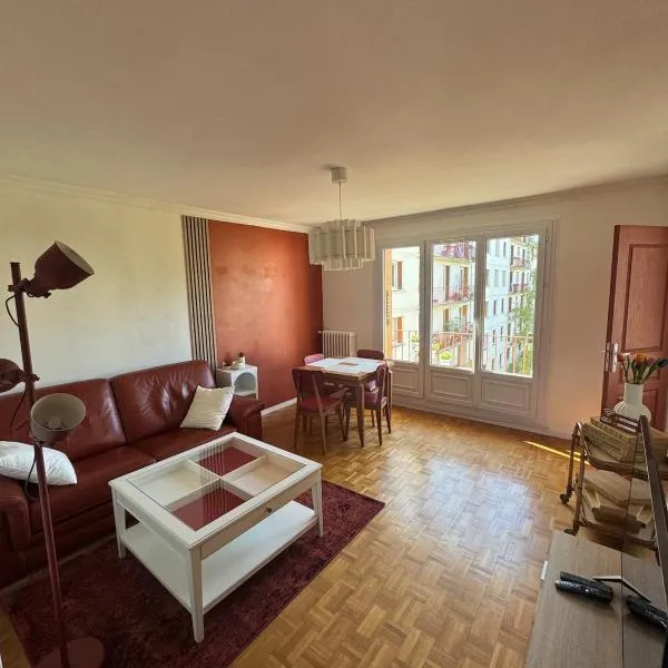Grand appartement dans une résidence à caen，位于凯恩的酒店